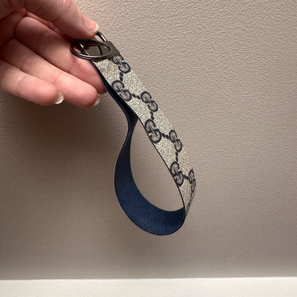 Handmade luxury wristlet key holder - Picture 3 of 7